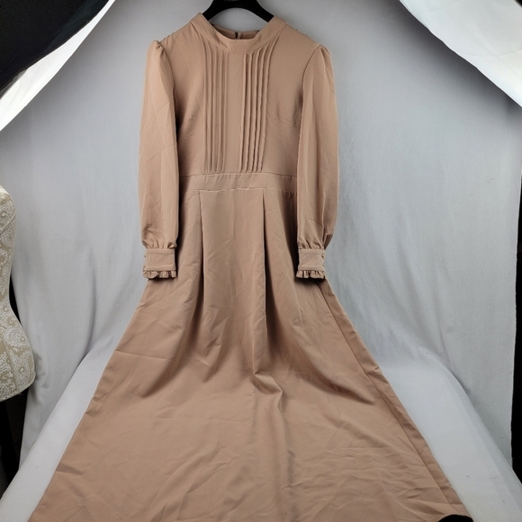 Beratline Dresses & Skirts - NWOT Beratline heavy puff shoulder ruffle trim cuff highneck period piece look d